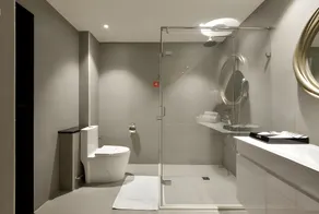 M Hotel - Image 5