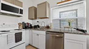 Stylish Home- Mins to St Josephs Hospital & DT - Image 4