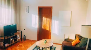 Green Cottage - Image 2