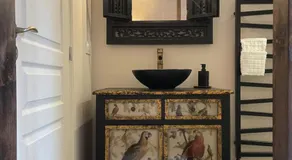 La Maison Voyage Bed and Breakfast - Image 3
