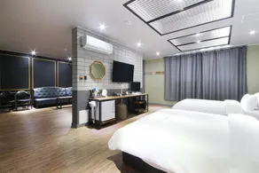 Heitz Hotel - Image 3