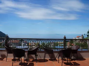 Gia Le Hotel - Image 5