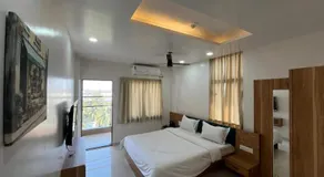 Hotel Lotus Suites - Image 5