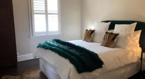 Belmore Cottage - Historic home in Central South - Image 2