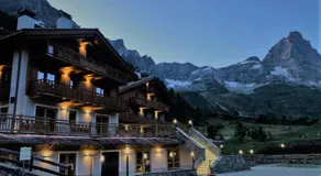 3 Chalets Aparthotel - Image 3