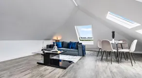 Modern 2 Bedroom Apartment Free Parking - Image 3