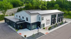 Modern Family suite for 5 near St Louis with pool - Image 5