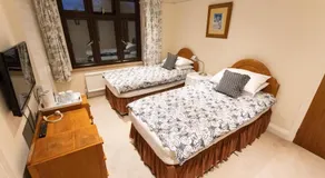 Quince House - Image 2
