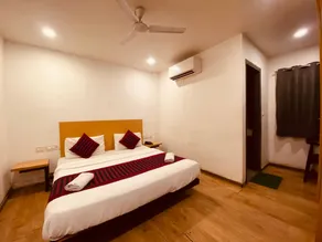 Hotel Metro View Near Kohat Enclave metro station - Image 5