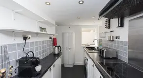 Spacious one bedroom apartment with a sofa bed offering a sea view sleeps four - Image 2