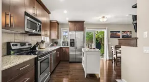 Social Haus Trendy 3BR Townhome in Bridgeland YYC - Image 3