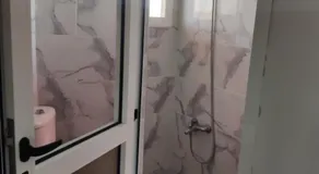 غرفة للشخصين وحمام لا للمحرمات - Image 2