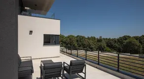 Modernes Apartment mit großer Terrasse - Image 5