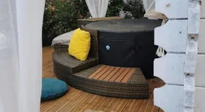 Dépendance cosy entre jardin privé et piscine partagée - Image 3