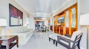 Jet Luxury at The Signature Condo Hotel - Image 4