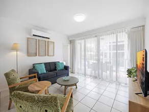 Beachside 2-Bed with Pools, Gym, BBQ and Parking - Image 2