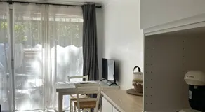 Golfe de Saint Tropez, 5min beach, 1 chambre , 1 canapé lit , terrasse - Image 2