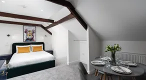 Luxury Modern Suite in Marazion with Parking - Image 2