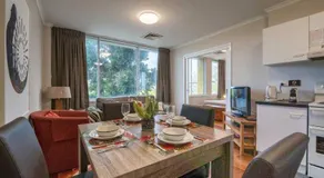Quaint Auchenflower 1B1B Apt w Parking Close to UQ M5 - Image 5