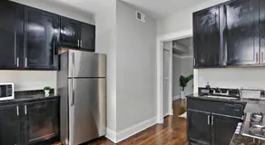 Chic & Comfy 2BR Sunnyside Home near Shops - Image 3