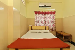 SPOT ON 37669 Hotel Shiva Sai Lodge - Image 4
