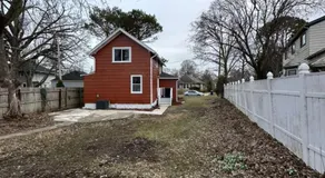 Modern 4BD 2BA Home Near Downtown Metra - Image 2
