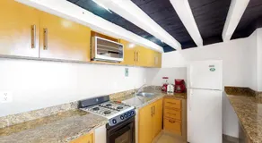 Modern & bright condo with ocean views & pool - walk to the beach - Image 5