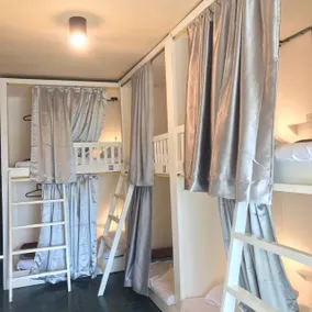 Lay Low AC Hostel Nr Airport Ubon ที่พัก เลโล - Image 2