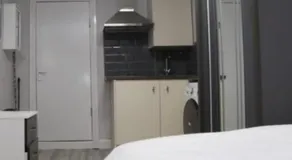Low Budget Studio Room - Image 2
