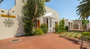 Meerendal Cottage-Affordable Luxury-Private Garden with Pool & Hot Tub - Image 4
