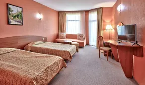 Estreya Palace & Residence - Image 2