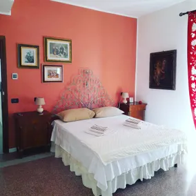 DUETERRE Room & Host - Image 2