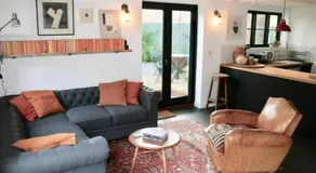 The Post Barn, beautiful barn conversion 10mins from Winchester - Image 2