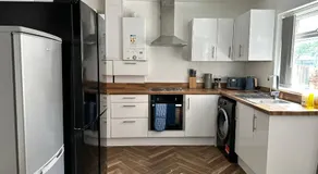 Daisybank Co-Living - Private Room Self-Cater - Image 3