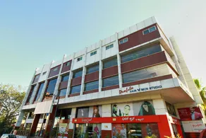 OYO Diana Hotel - Image 5