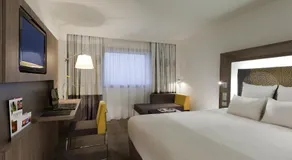 Novotel Paris La Défense - Image 2