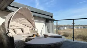 Apartament PREMIUM ze złotą wanną w sypialni widok na morze dyskretny taras z łóżkiem - Bałtyckie Sarbinowo 18 - Image 3
