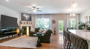 New Charming Surburban Retreat 12 mins to Lakepoint - Image 4