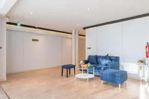 The Crest Hotel - Image 4