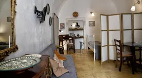 White Stone Flats & Studios - Image 5