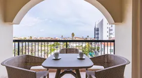 Modern 2-Bedroom Apartment with Balcony & WiFi - Image 5
