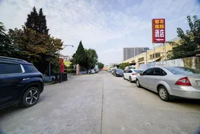 Urban Courtyard Business Hotel - Image 5