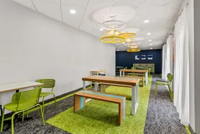 Spark by Hilton Lexington - Image 5