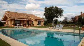 Chambre privée avec piscine et jardin | Adaptée au travail à distance - Image 2