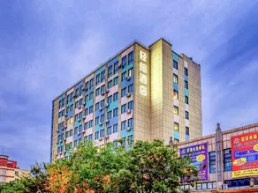Light travel hotel (jiaxing honghe woolen sweater market store) - Image 5