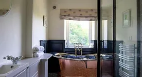 Boutique Riverside Retreat with Copper Bath - Image 2