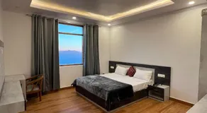 Fantastic Three Bedroom Apartment - Image 2