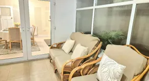 Spacious house with parking in excellent location - Image 5
