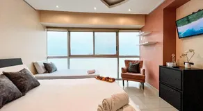 Luxury 2BR River View Apartment Pool, Gym & Jacuzzi - Image 2