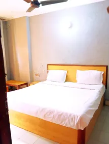 Hotel Queen Palace Guest House - Image 2